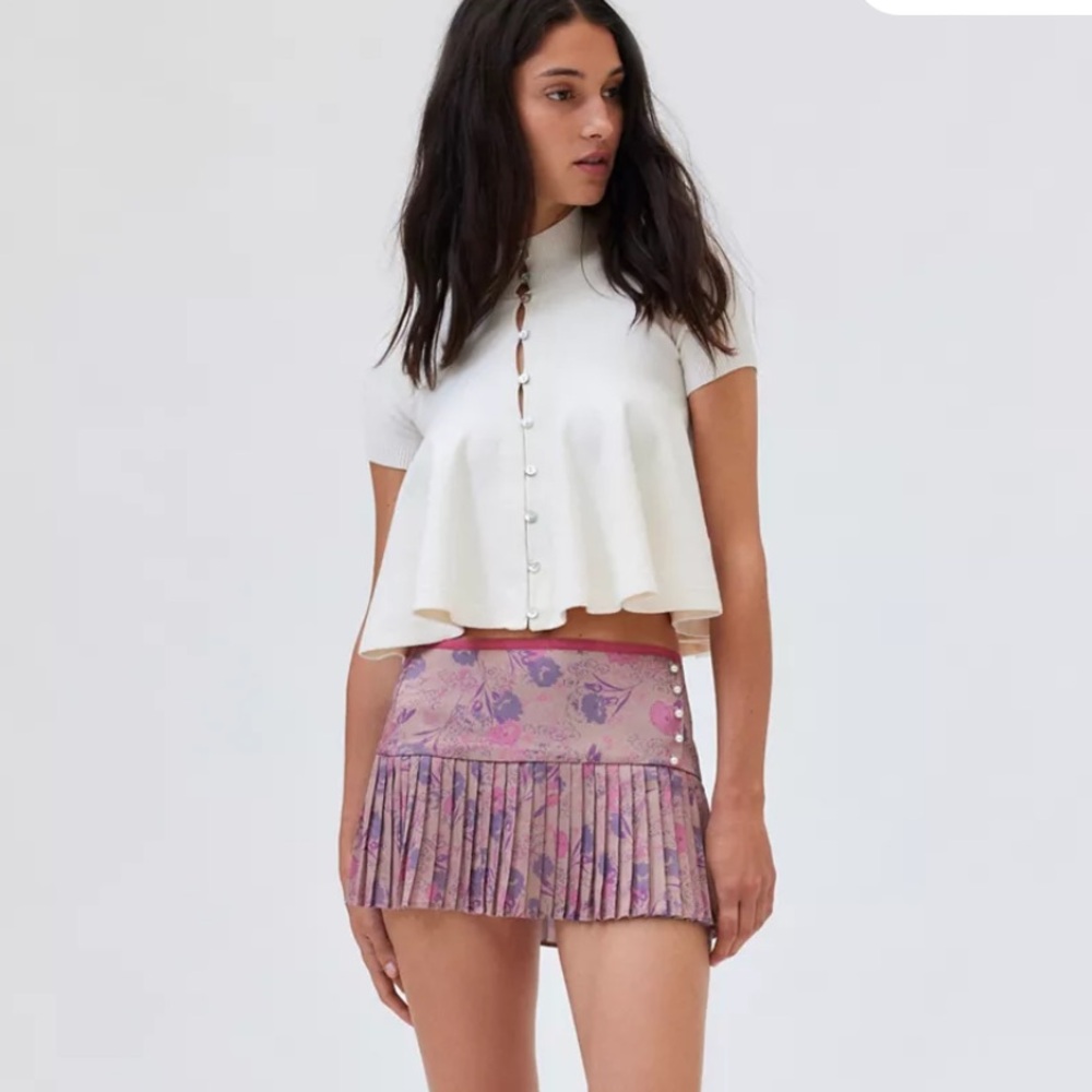 NWT Kimchi Blue Daisy Pleated Micro Mini Skirt. Low rise. Whimsical. Romantic - Picture 1 of 11
